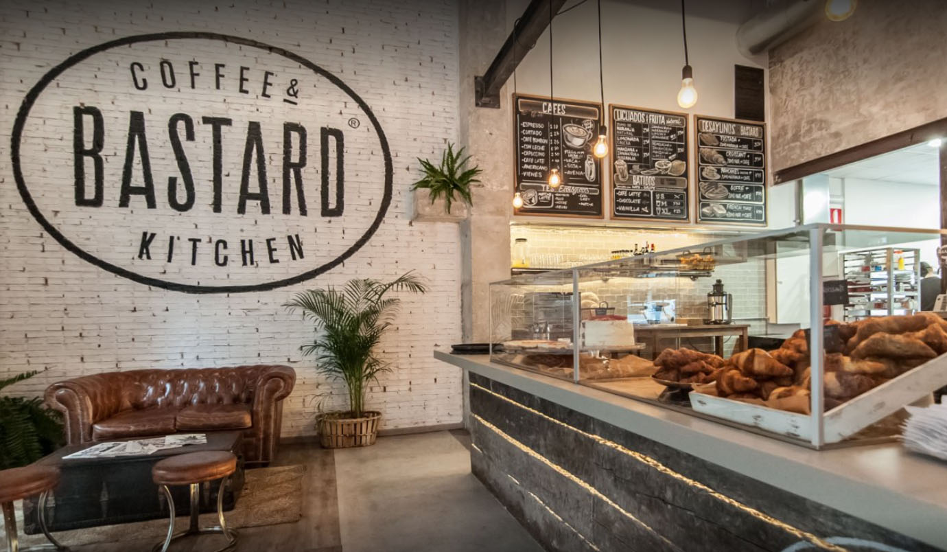 ROTULACION A MANO BASTARD COFFE & KITCHEN VALENCIA