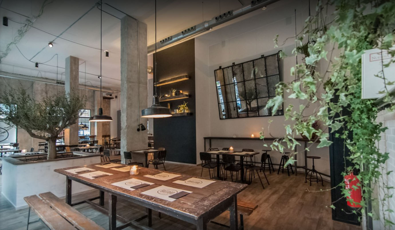 ROTULACION A MANO BASTARD COFFE & KITCHEN VALENCIA